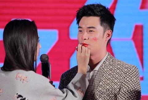 陈赫baby天涯扒皮曾在化妆间很暧昧有一腿 baby跑男里喜欢粘陈赫