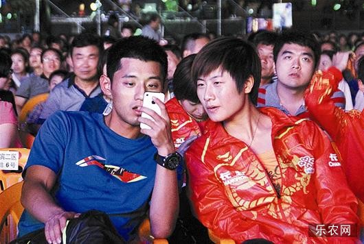 丁宁和张继科什么关系是情侣吗 丁宁和张继科大尺度亲密接吻照片