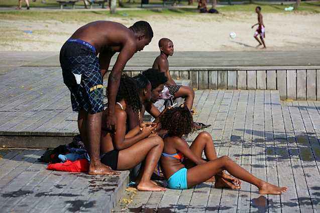 ������˵����ߵ�ƭ������ ��㱻������˵��ھ�ʯ���߰���ƭ��