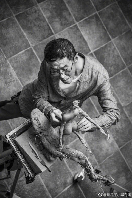 王中军申明之后雕塑的作者也发声明了,著名雕塑家魏小明发声明:这件