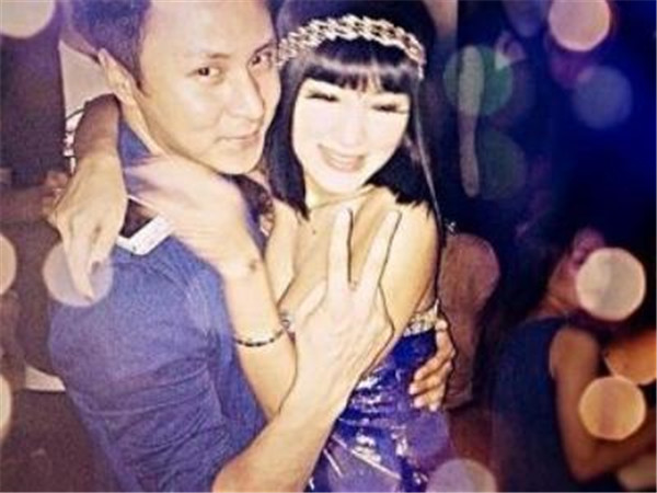 �����������ź����������΢���Ǹ������� �����Ƕ�����ǰ����˭