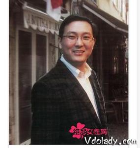 �����ɷ��ܴ��׽�����λ��м������� �ܴ�����ǰ�޽𾧶�Ů��Ƭ