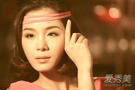 �����ɷ��ܴ��׽�����λ��м������� �ܴ�����ǰ�޽𾧶�Ů��Ƭ