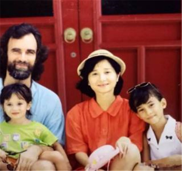 royhoran是谁哪国人个人资料和卢靖姗什么关系 卢靖姗是混血儿吗