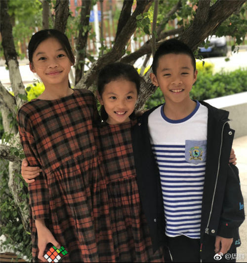 周群怎么有三个孩子有过几次婚史现任老公是谁 周群丈夫罗彬照片