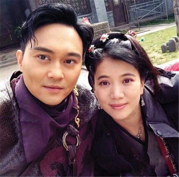 袁咏仪年轻时被谁包养过 张智霖被问袁咏仪包养门称后悔没早遇到