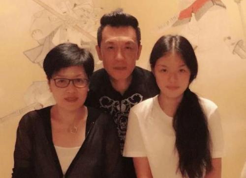 李咏老婆哈文的简介婚史 李咏和哈文的爱情 李咏怎么追求哈文的