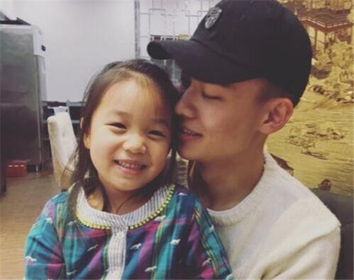 演员刘奕君婚史二婚老婆是谁 刘奕君前妻吕梓媛资料照片为何离婚