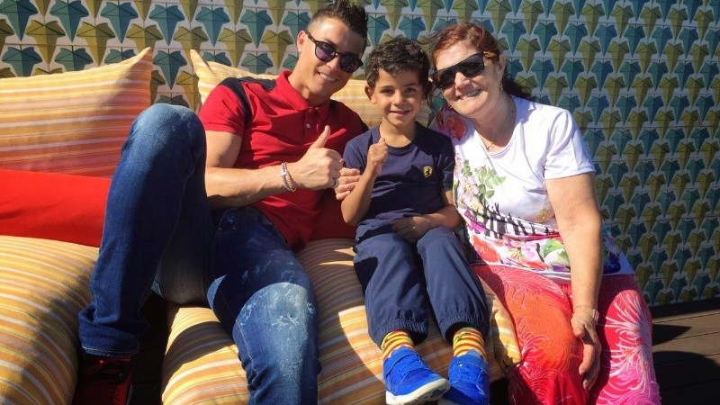 c罗身价多少家产