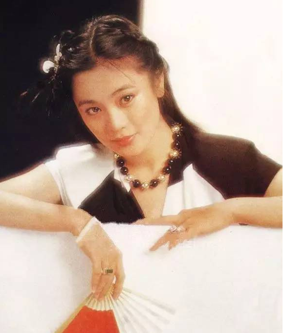 张艾嘉个人资料老公王靖雄背景照片 张艾嘉年轻时候好漂亮