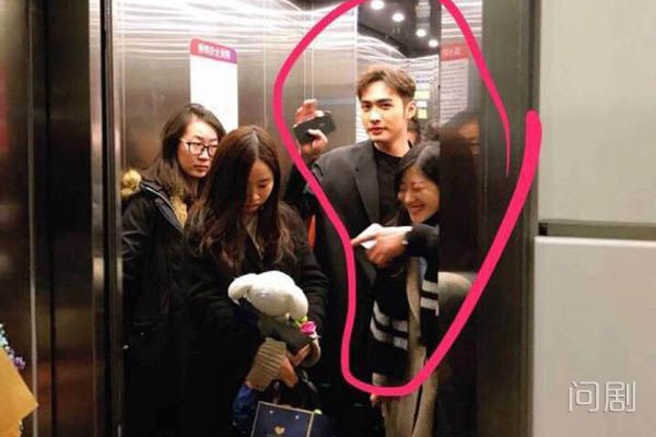 �ű���Ů������Ƭ�ع��Ȼ���� �ű������Ȱ���һ�����