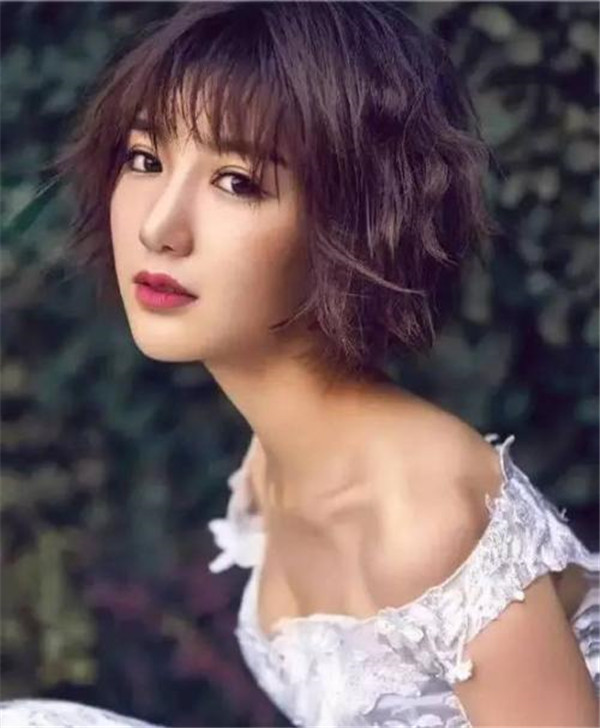 毛晓彤整容前后对比照片曝光 毛晓彤是不是开眼角了疤痕好明显