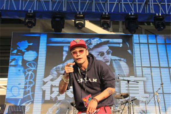 ������ʹ�����ʲô��ϵ������ϵ�� ���������Ϻ���������һ���