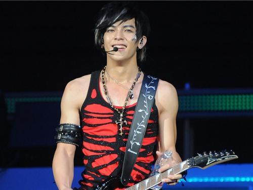 �����ں������ǰ����� ���������ϲ�������Ƕ������ǲ��찵��6��