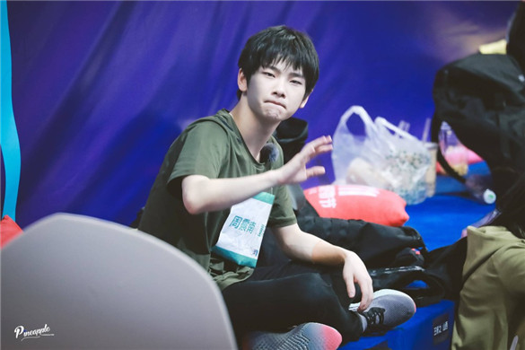 �����ϵĸ�ĸ�Ǹ���ļ�ͥ�������� û�뵽�����ϼ�����ô��Ǯ