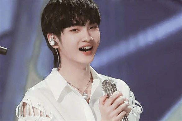 �����ϵĸ�ĸ�Ǹ���ļ�ͥ�������� û�뵽�����ϼ�����ô��Ǯ