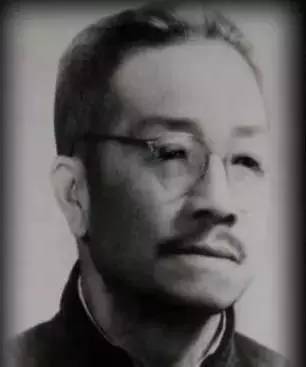 �׳�����屳���󹫿������ж��Ժ� ���ָ���Ϊʲô�ᵽ̨��ȥ