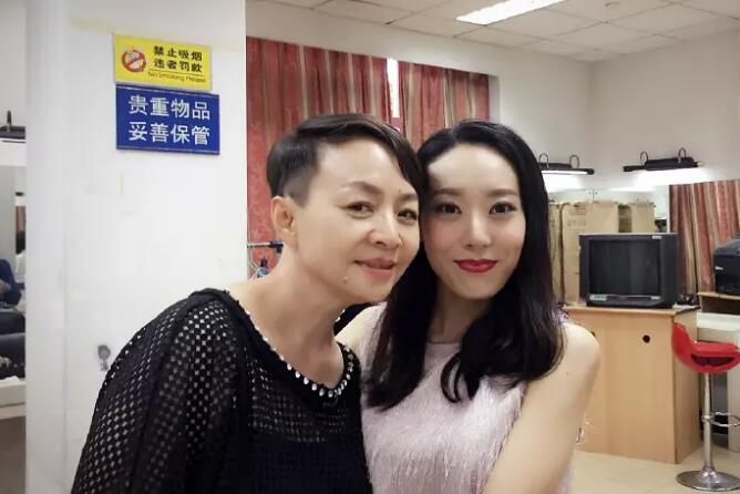 ������ô��Ϊ��Ů����ǰ�Ǹ�ʲô�� СƷ�����ĸ������ϱ�����