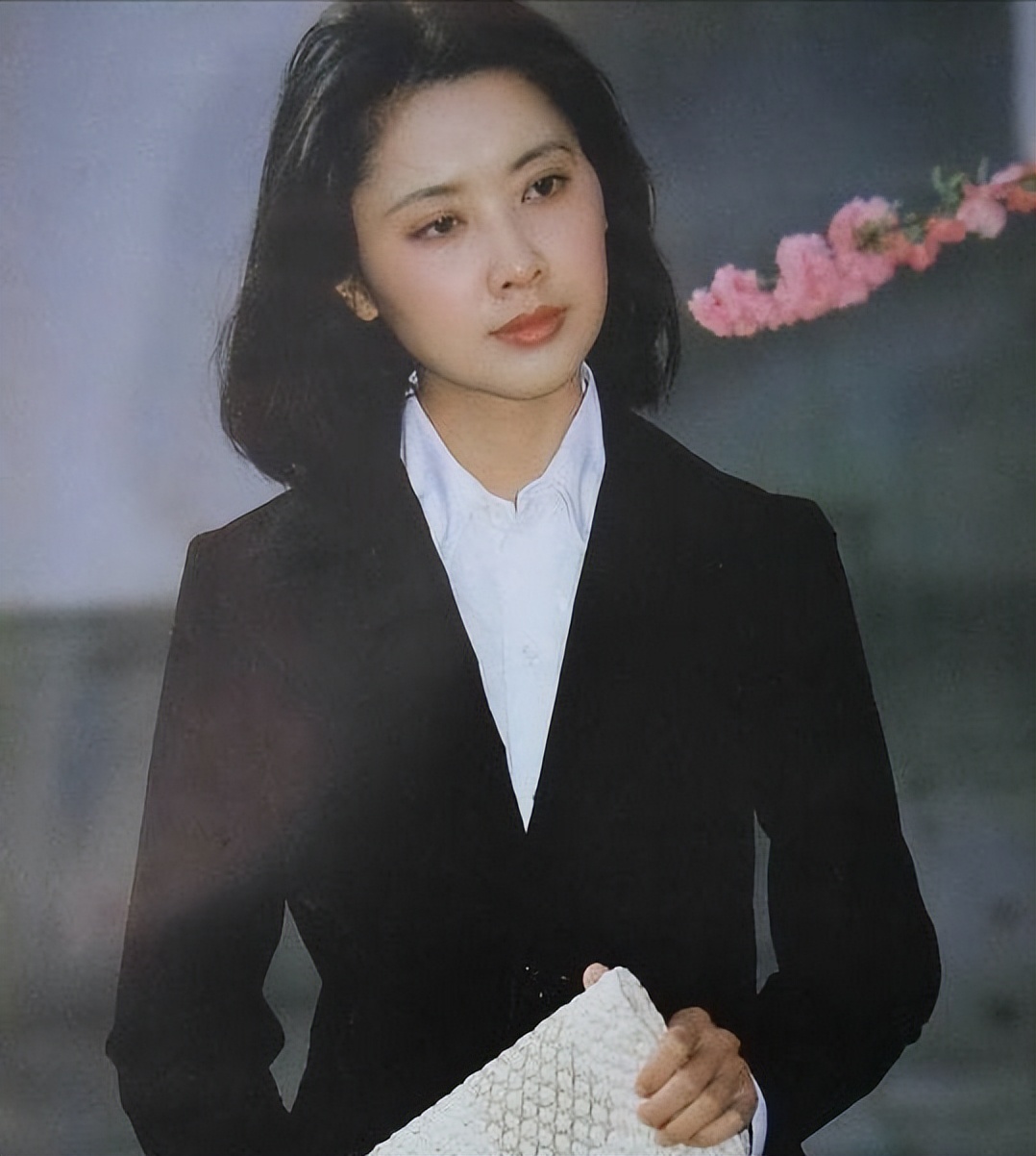 8λ������������Ů�� ����ò���绨 �����������һ��