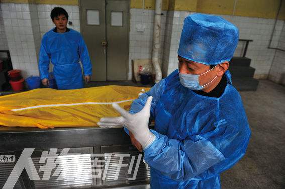 ����ʬ�����׶��������Ų���� ��ҽ��ο˷�ʬ��ճ������ô��