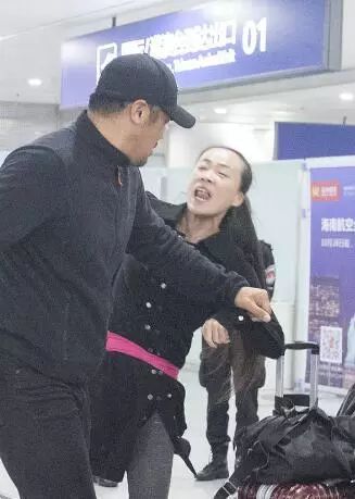 王力宏机场躲着疯子高瑞霞视频 高瑞霞有精神病吗人肉微博子轩g