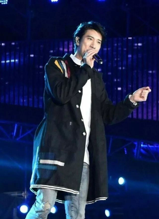 王力宏机场躲着疯子高瑞霞视频 高瑞霞有精神病吗人肉微博子轩g