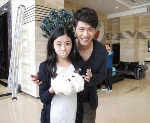 ����Ӣ���Ϲ���Ů�� ����Ӣ���ľ�Ȧ�ڰ�����Ϸ������һ������