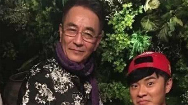 �¿���Ϊʲô����º�ʲô��ϵ �ºյĸ��׳��������ϼ�鱳��ǿ