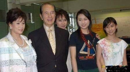 �κ�����ʹ��̫���ж���СŮ�����˹����� ���������Թܻ��е�