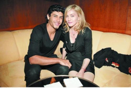 ����һ���ж���������ʷ�̵� ��������С������ƬΪ����ô��