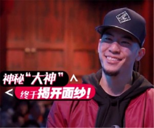 ����ǽ����չ����˭�����˸������� �ƾ��кͺ�չ�ɶԱ�˭����