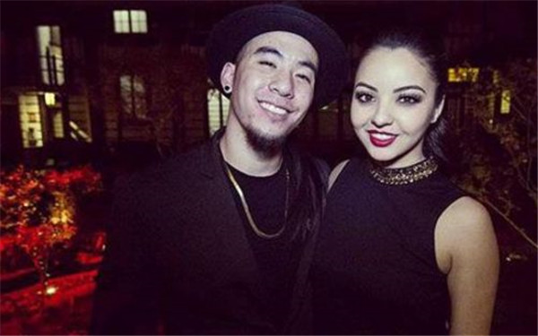 ����ǽ����չ����˭�����˸������� �ƾ��кͺ�չ�ɶԱ�˭����