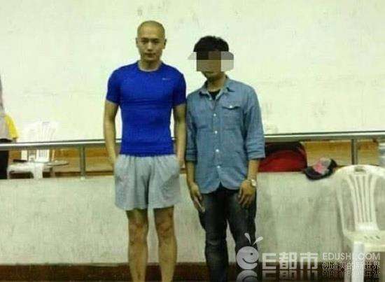 高云翔的光头照片面容憔悴 高云翔出狱后近况朋友圈流出