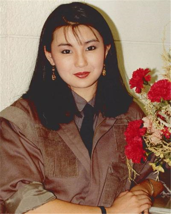 张曼玉年轻时好美照片 这风情万种的姿态无人能比