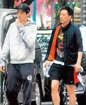 张国荣吃唐鹤德的醋谁是女的 唐鹤德到底多爱张国荣有过女朋友吗
