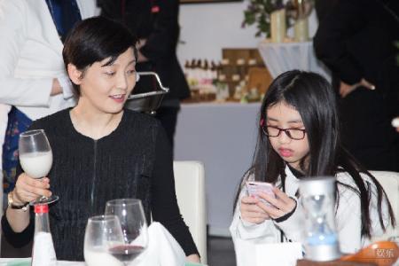 �췫�Ἰ�λ���Ů������� ��С����Ů�����췫���ں����������