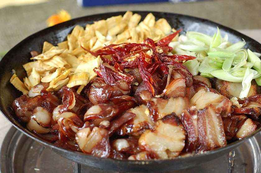 �й���ɫ������о����а���������û�Թ� ÿ�ֶ�����һ�Ծ����