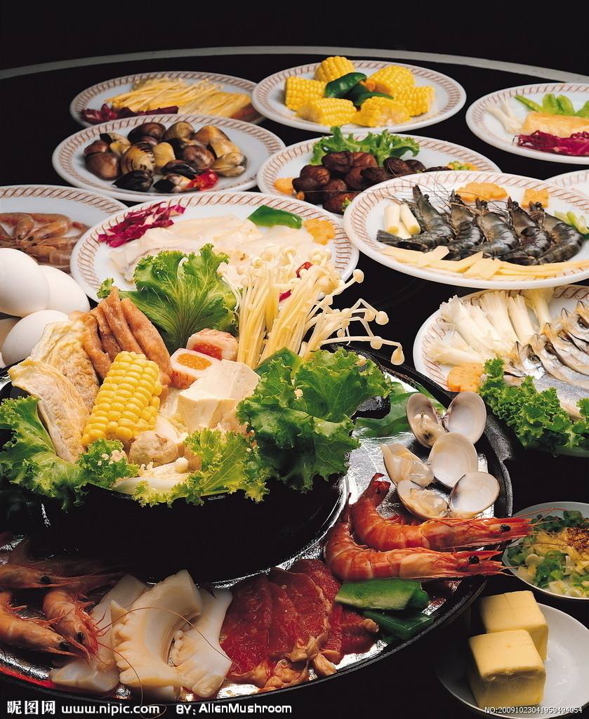 八生火锅是以鸡胸脯,猪腰为原料的浙江名菜.