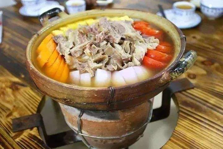 �й���ɫ������о����а���������û�Թ� ÿ�ֶ�����һ�Ծ����