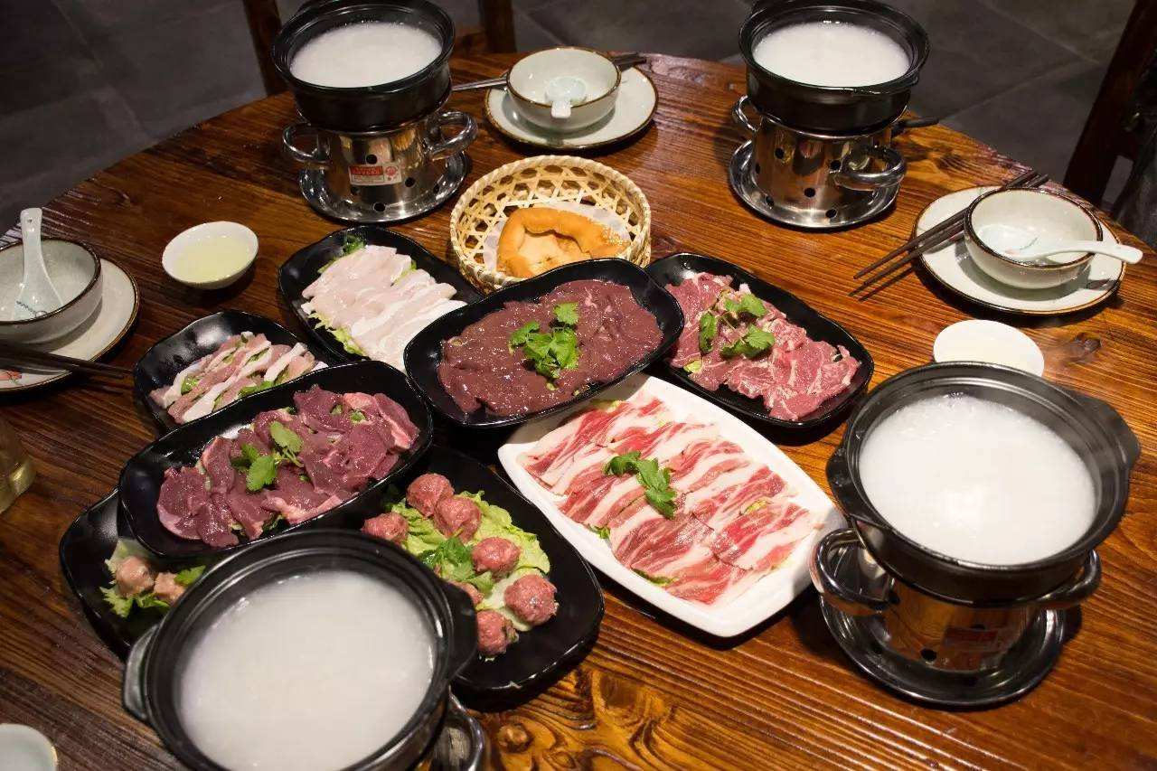 �й���ɫ������о����а���������û�Թ� ÿ�ֶ�����һ�Ծ����