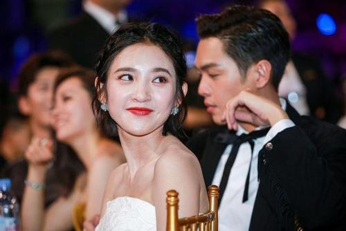 张若昀三段恋情情史前女友盘点 张若昀谈过几个女友圈内前任是谁