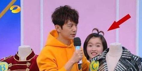 李浩菲背景大到让谢娜害怕父母是谁 湖南台为什么要力捧李浩菲