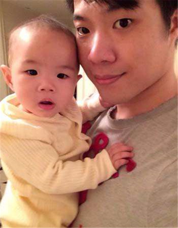 黄毅清真实背景曝光 黄毅清家里干什么的哪来那么多钱