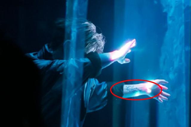 �����϶�߶�����2000����1999 �������ֱ۵�����ͼ����ɶ����