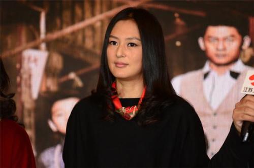 黄澜为什么那么厉害那么有钱 制片人黄澜丈夫是谁前夫汤易文简介