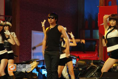 洪辰陪欧弟睡的照片曝光是真的吗 洪辰结婚了吗老公是谁最新消息