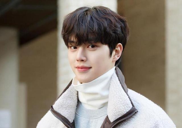 ������Ա�ν��������������ݵĵ��Ӿ� �ν���Ů��������˭