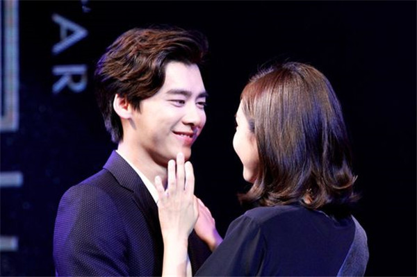 ���׷���������ݽ��� �������׷�����ݲ�Ϊ��֪�Ĺ�ϵ