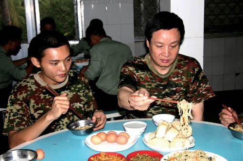 ��ά�ĸ������ϼ�����ʲô���� ��ά�ļ���Ů��Ů���عⱳ����