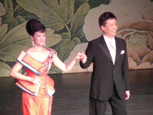 ��ά�ĸ������ϼ�����ʲô���� ��ά�ļ���Ů��Ů���عⱳ����